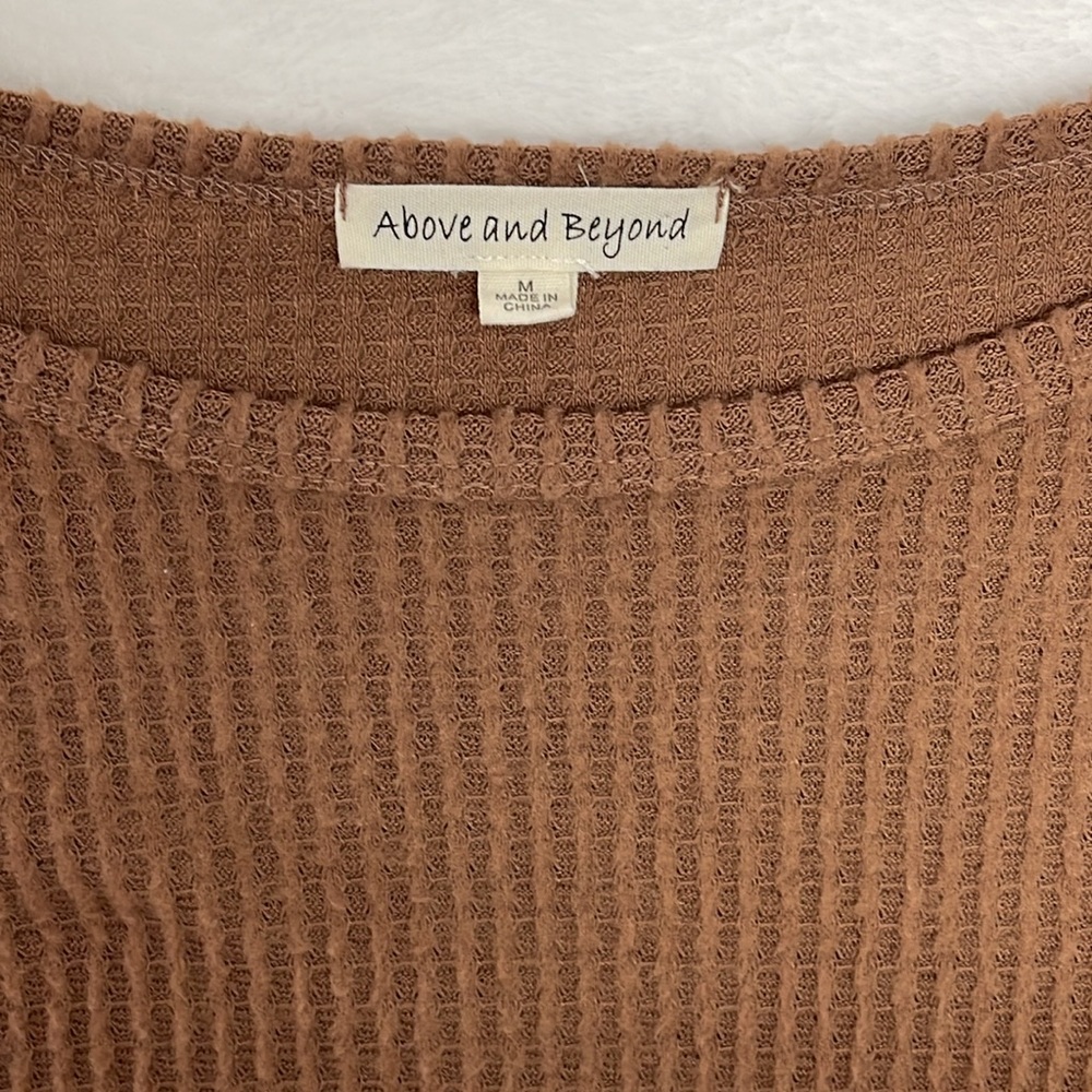 Above And Beyond Animal Print Sweater Sz Medium - Picture 2 of 7